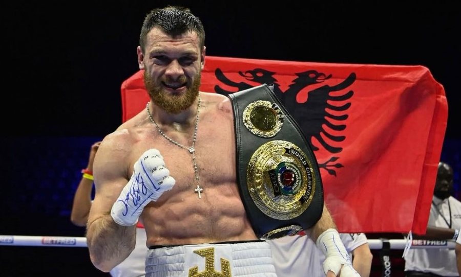 Jurgen Uldedaj &ldquo;valvit&rdquo; flamurin shqiptar n&euml; Lond&euml;r,