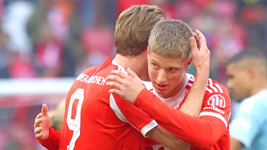 Debutoi 16 vje&ccedil; te Bayern Munich p&euml;rkrah&euml; Harry Kane,