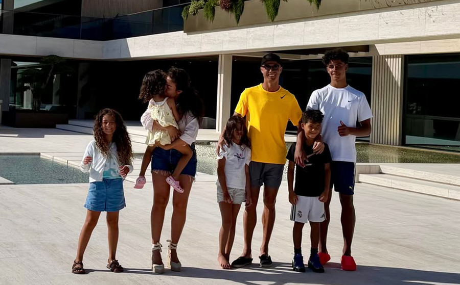 Rezidenc&euml; luksoze me &ccedil;mim marramend&euml;s, Cristiano Ronaldo