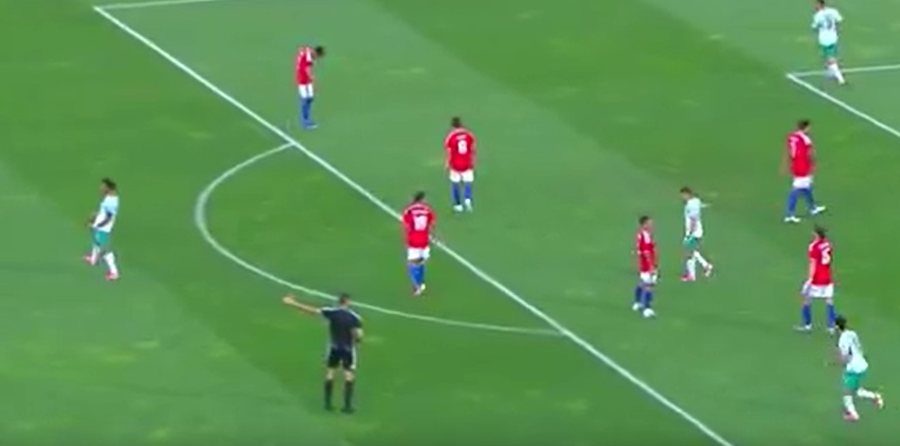VIDEO/ Gola, tensione dhe karton&euml; t&euml; kuq! Portugalia "shkel"
