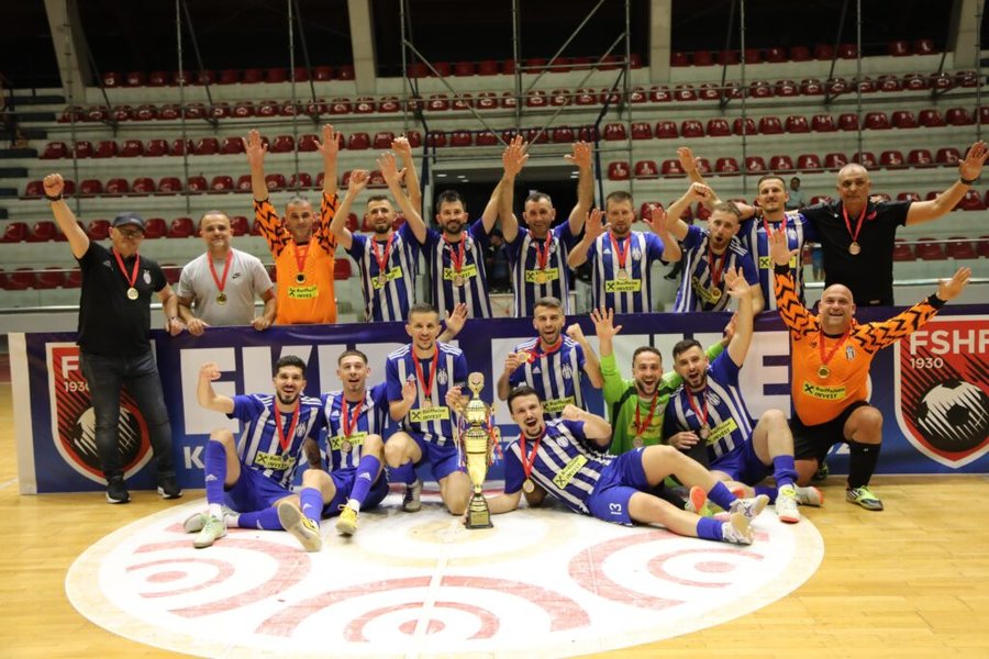 Finale p&euml;r not&euml;n "10"-t&euml; p&euml;r Tiran&euml;n,