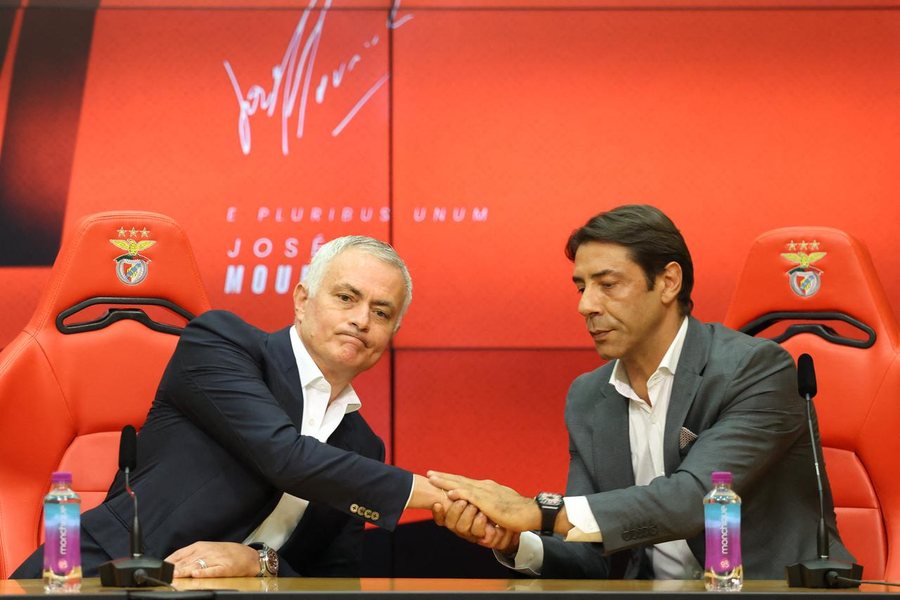 ZYRTARE/ E mbylli si n&euml;nkampion n&euml; Portugali, Jose Mourinho me
