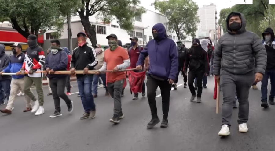 VIDEO/ Protesta masive n&euml; Mexico City, frik&euml; p&euml;r kaos para