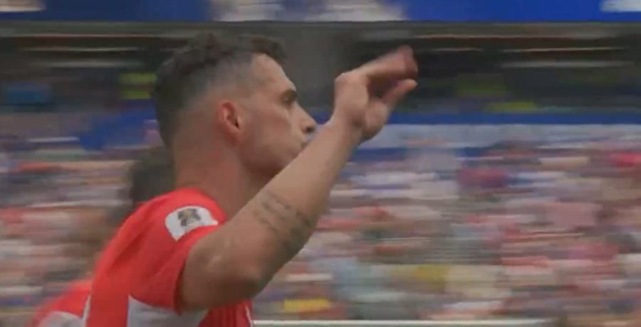VIDEO/ &ldquo;Manita&rdquo; golash dhe &ldquo;SHOW&rdquo;, Xhaka me shok&euml;