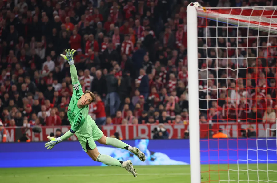 Rekord p&euml;r &ldquo;mbretin&rdquo; e port&euml;s, Manuel Neuer l&euml; pas