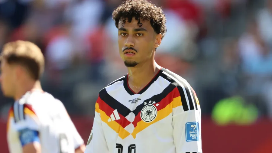 E KRYER/ Bayern Munich nuk ndalet, pas Saibarit zyrtarizohet edhe mbrojt&euml;si