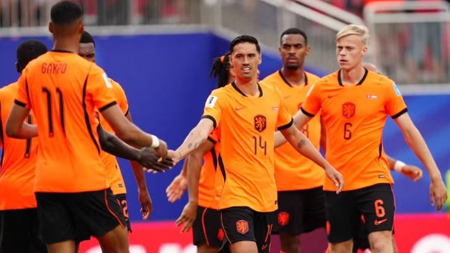 VIDEO/ 4 gola dhe spektak&euml;l, Holanda nuk e &ldquo;llogarit&rdquo; Tunizin!