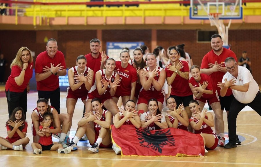 BASKETBOLL FEMRA/ Gjysm&euml;finalja sjell "p&euml;rplasjen"