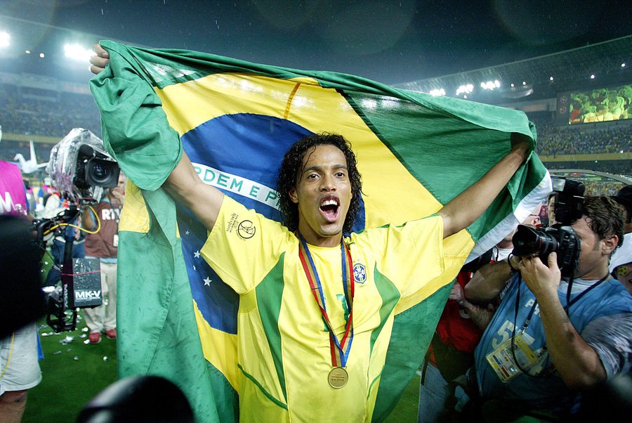 &ldquo;Magjistari" nuk ka dyshime, Ronaldinho shfaqet me atletet
