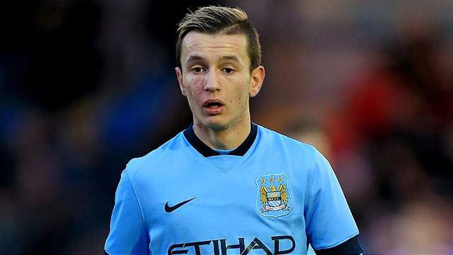 ZYRTARE/ Ka luajtur 4 ndeshje me Manchester City-n, mesfushori shqiptar mbetet