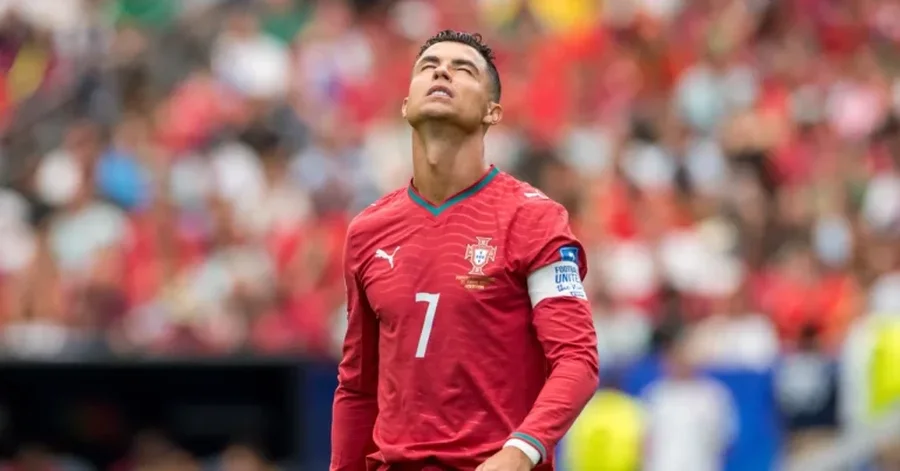 Cristiano Ronaldo b&euml;n me &ldquo;zem&euml;r&rdquo; tifoz&euml;t e