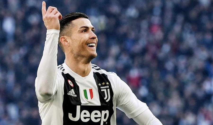 Moment i paharruesh&euml;m, Juventusi &ldquo;rikthen&rdquo; Cristiano Ronaldon
