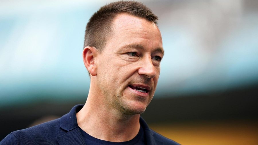 John Terry "dor&euml;zohet" para Messit, legjenda angleze i thur