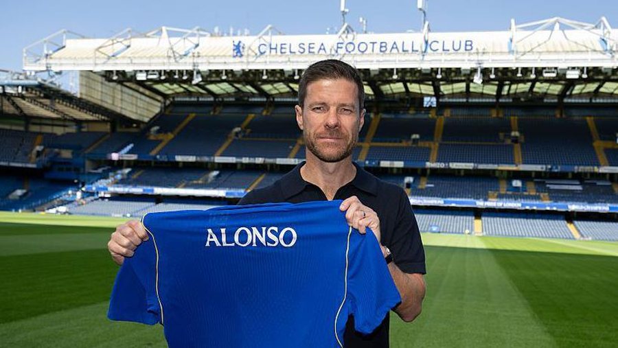 Operacioni &ldquo;fshesa&rdquo; te Chelsea, trajneri Xabi Alonso u tregon