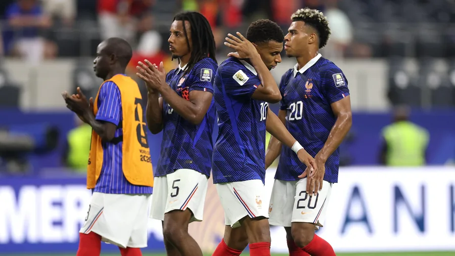 E KRYER/ Didier Deschamps e mbylli me &ldquo;njoll&euml;&rdquo; te Franca,