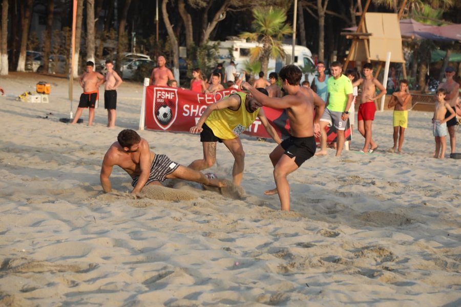 Turneu i Futbollit t&euml; Plazhit, &ldquo;ruleta ruse&rdquo; i buz&euml;qesh