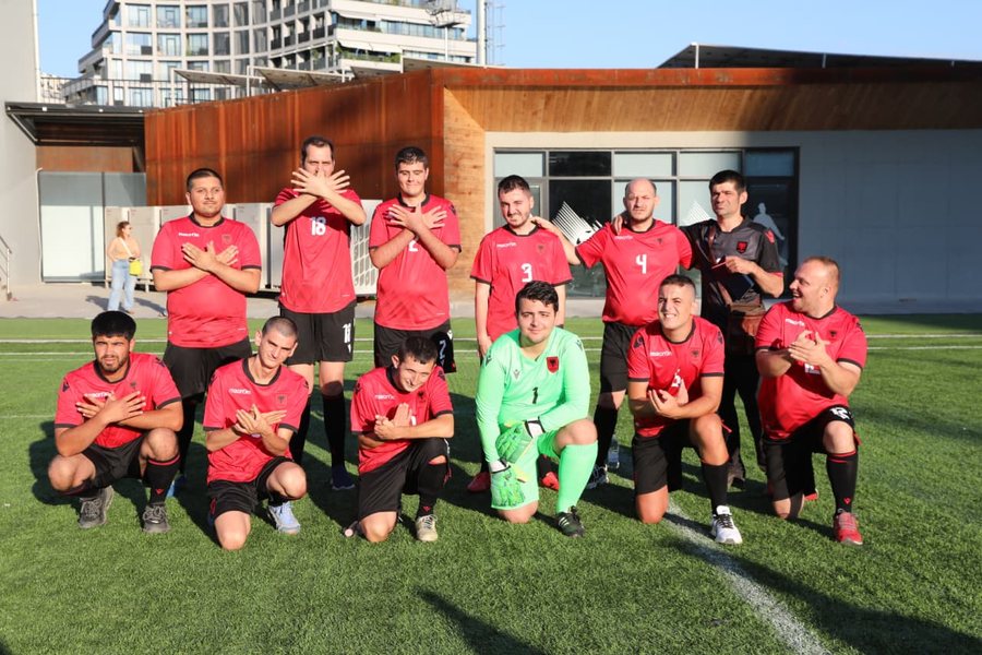 FSHF promovon gjith&euml;p&euml;rfshirjen p&euml;rmes futbollit, Komb&euml;tarja