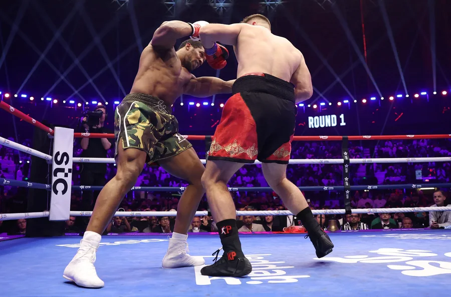 VIDEO/ E pabesueshme! Mjaftojn&euml; vet&euml;m 2 raunde, Anthony Joshua mposht