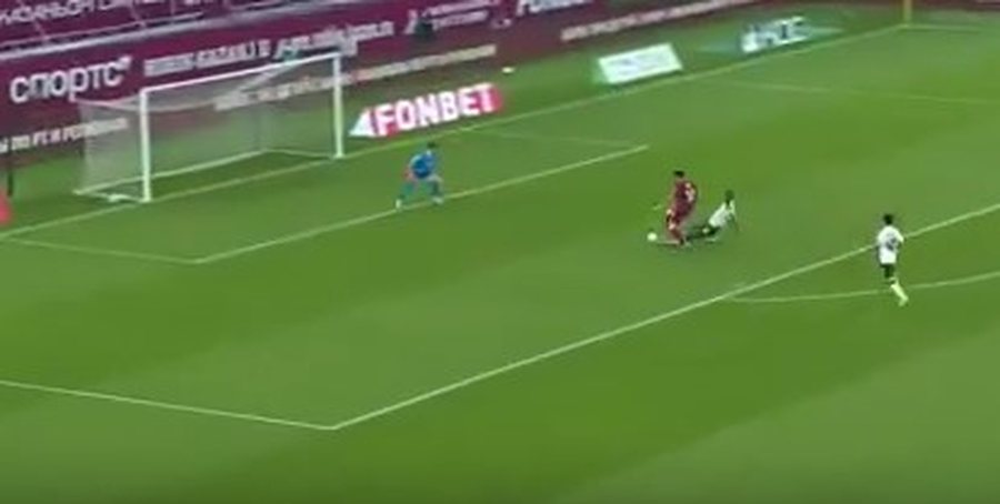 VIDEO/ Aksion n&euml; perfeksion! Portieri &ldquo;gatuan&rdquo; pasimin ideal
