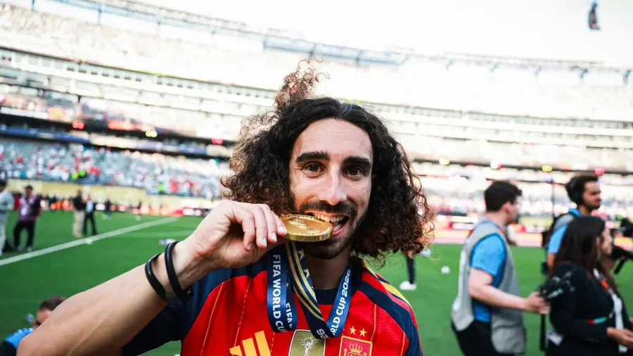 Cucurella mban premtimin, b&euml;n tatuazh De la Fuenten me trofeun e Kup&euml;s