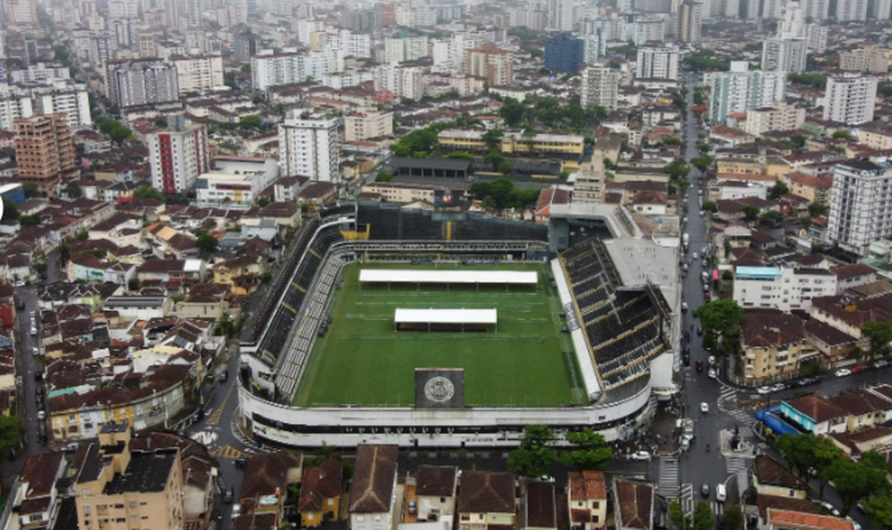 Stadiumi "Urban Caldeira" kthehet në mortore, Brazili në lot