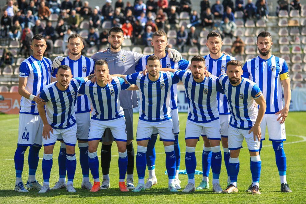 PARADOKSI/ Kryeqyteti me 3 stadiume, Tirana e detyruar të shtegtojë