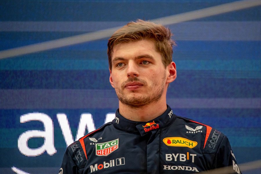 “Tronditet” Formula 1, Max Verstappen mendon largimin nga “Red