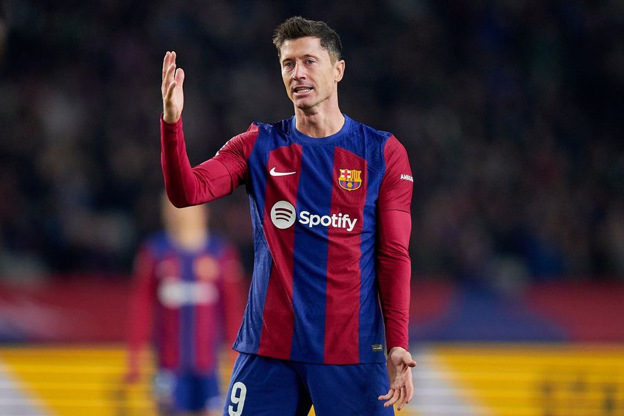 Robert Lewandowski drejt fundit? Barcelona nis punën me dy bomberat