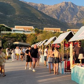 Tradita shqiptare takon stilin modern në Panairin e Produkteve Artizanale