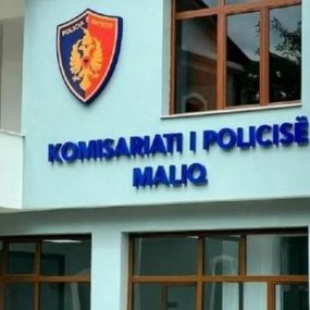 Ngjarje tronditëse në Maliq: 14-vjeçari qëllon për