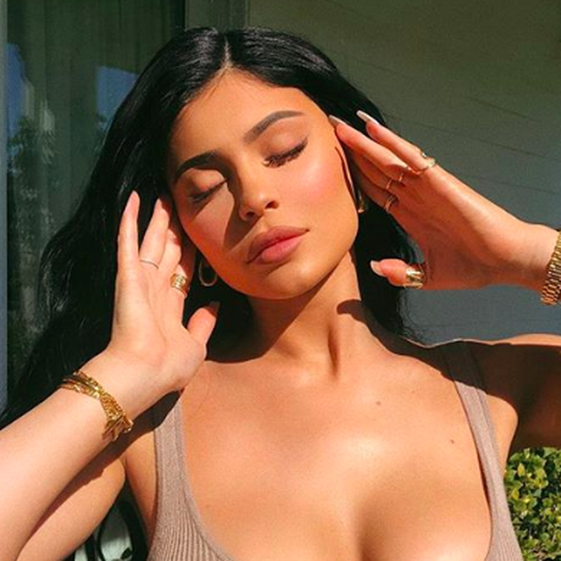 A ka Photoshop a s’ka kjo foto e Kylie Jenner?