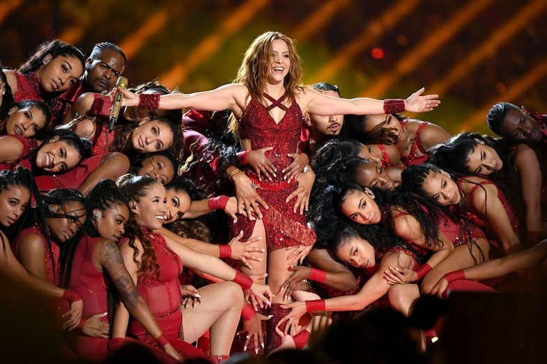 Nami në Super Bowl: Shakira dhe Jennifer Lopez elektrizojnë