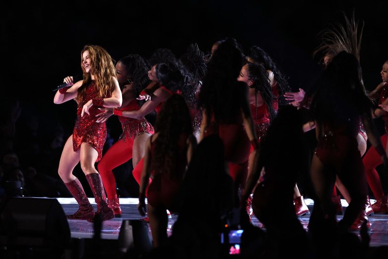 Nami në Super Bowl: Shakira dhe Jennifer Lopez elektrizojnë