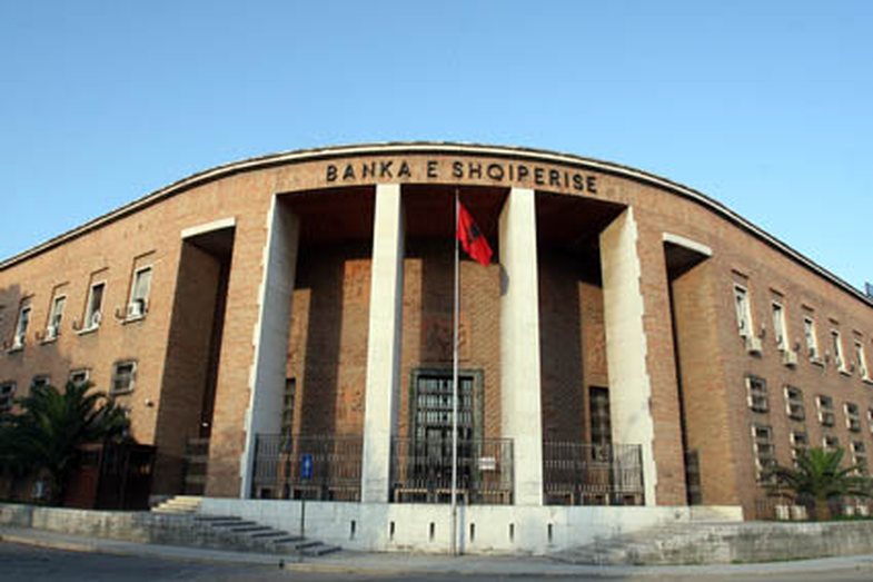 Banka e Shqipërisë pezullon për 3 muaj pagesat e kredive