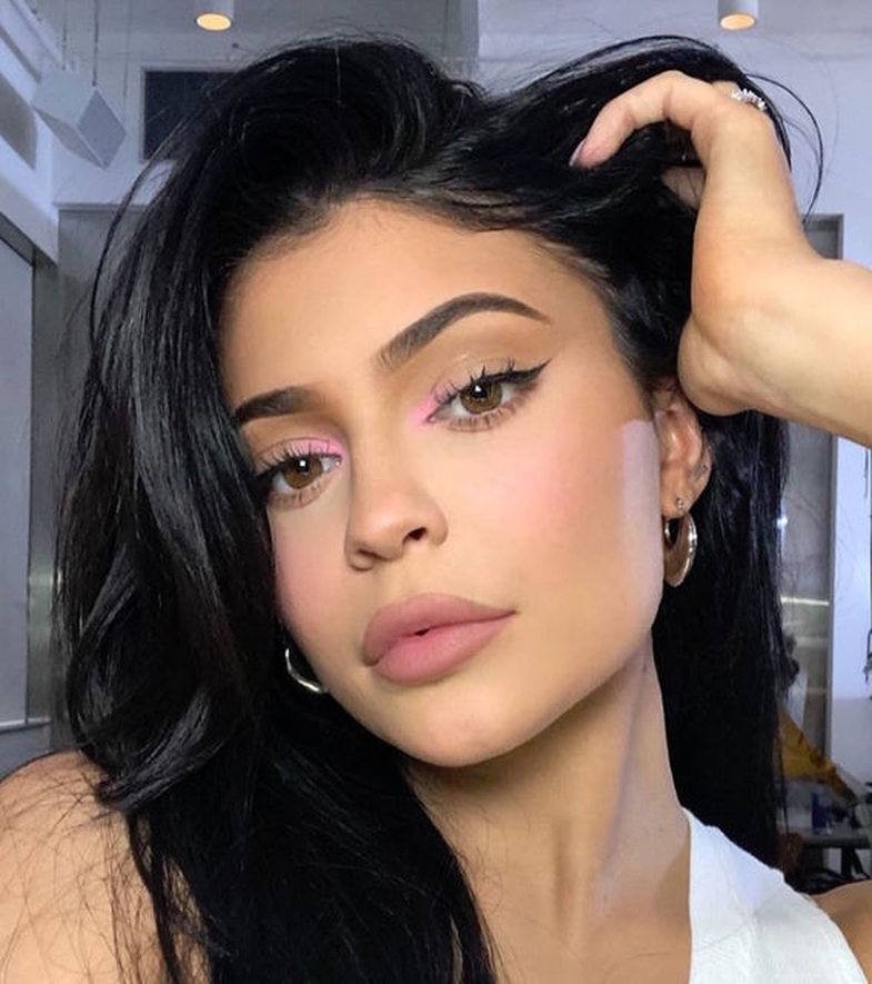 Kylie Jenner photoshop-on foton e patentës