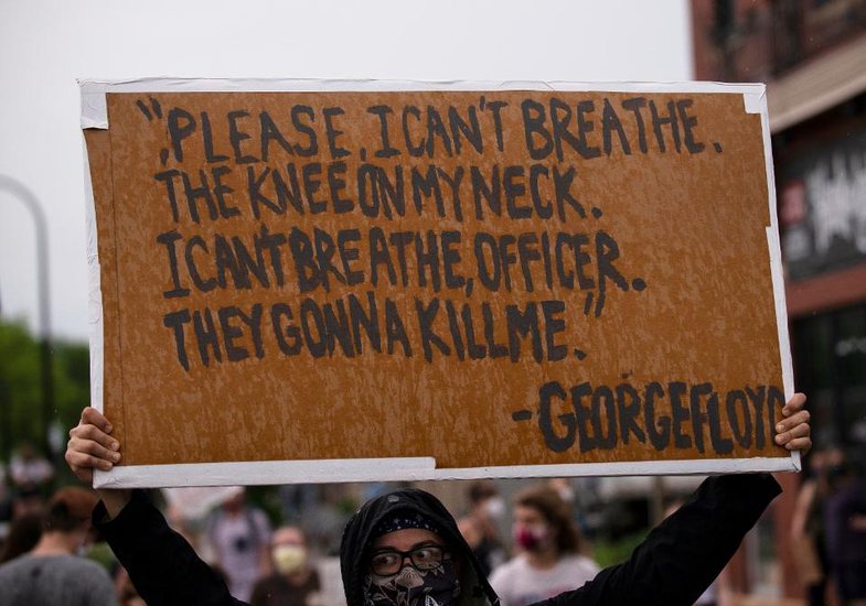 Kaos në Minneapolis: Plaçkitje dhe protesta të dhunshme