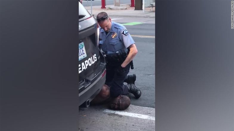 Kaos në Minneapolis: Plaçkitje dhe protesta të dhunshme