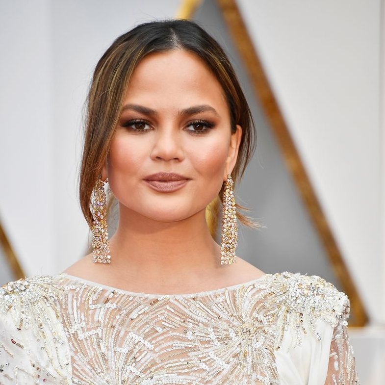 Chrissy Teigen dhuron $200,000 në ndihmë të protestuesëve