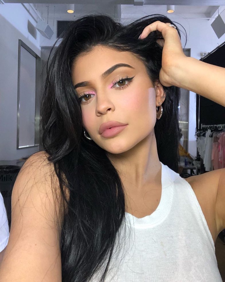 Kylie Jenner po sulmohet në rrjete sociale për arsyen më të