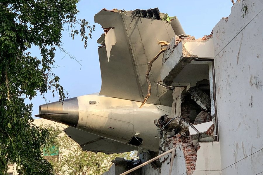 Vetëm 1 i mbijetuar nga 244 pasagjerë: Përmbledhje e