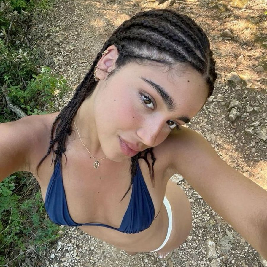Dhjetë modele flokësh elegante për ditët e nxehta