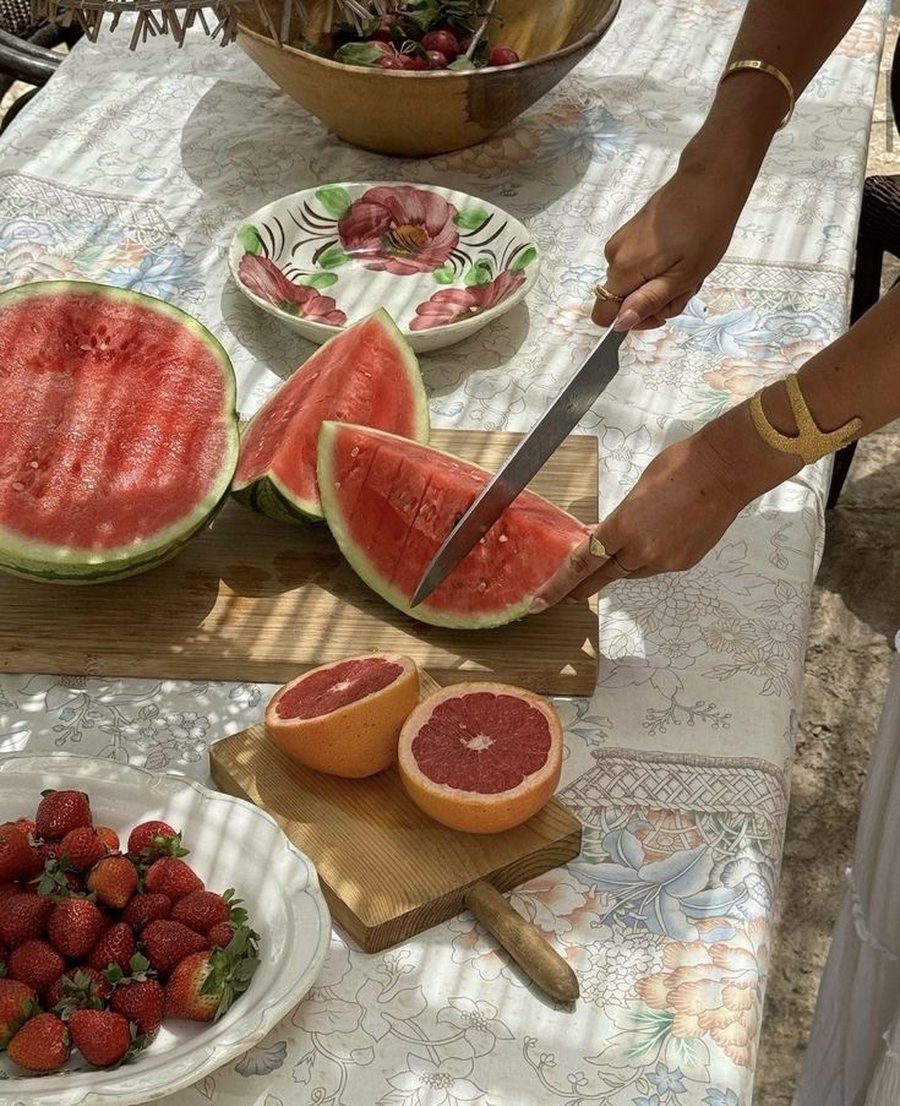 Ndiheni si tullumbace gjatë verës? Ç’të hani që