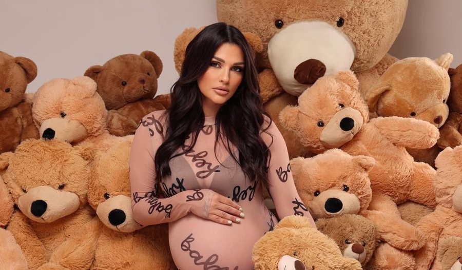 Eliona Pitarka bëhet nënë për herë të tretë: