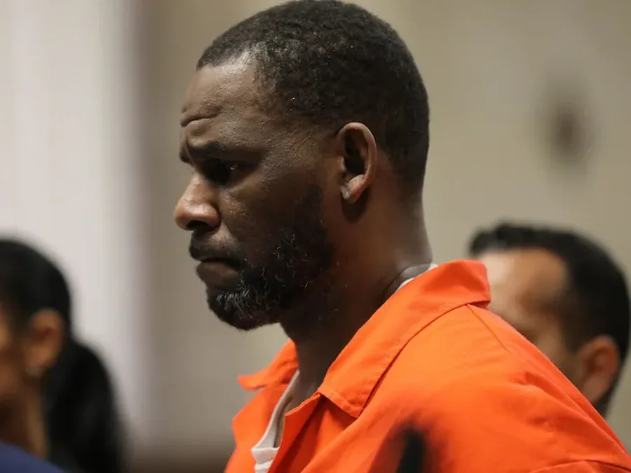 E fejuara e R. Kelly-t: "Nuk isha skllavja e tij e seksit, prindërit e