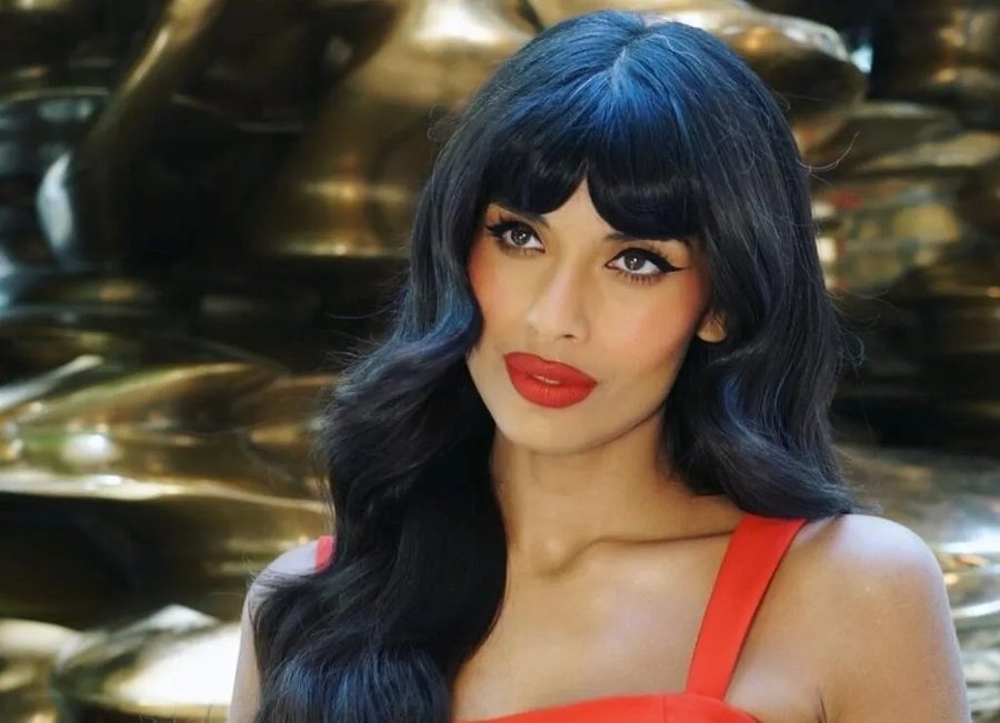 Pse Jameela Jamil, aktorja dhe feministja britanike, nuk do t'u japë