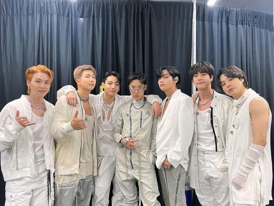 Yjet e BTS përfundojnë shërbimin ushtarak dhe