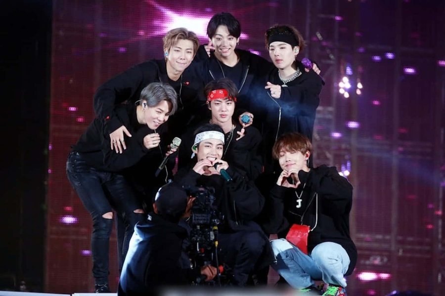 Yjet e BTS përfundojnë shërbimin ushtarak dhe