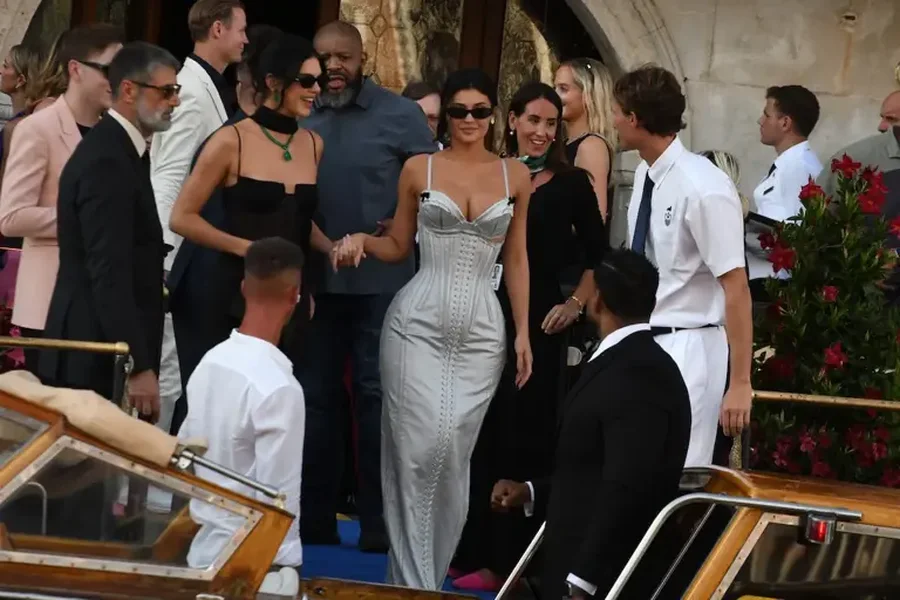 Kylie Jenner në dasmën e Bezos: A e theu rregullin numër një