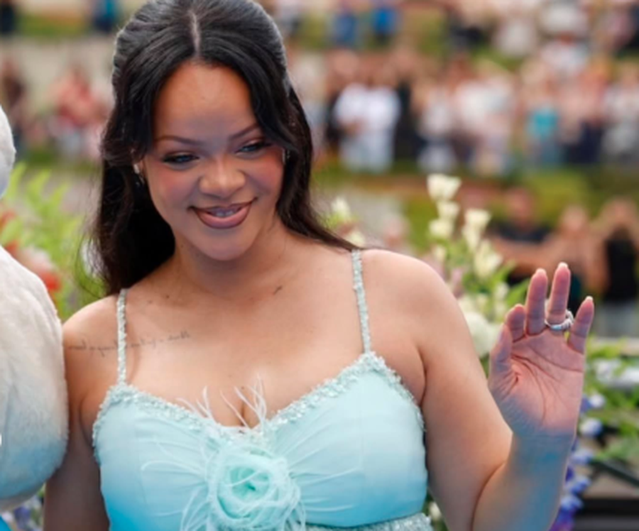 Rihanna zgjodhi një veshje transparente në premierën e filmit