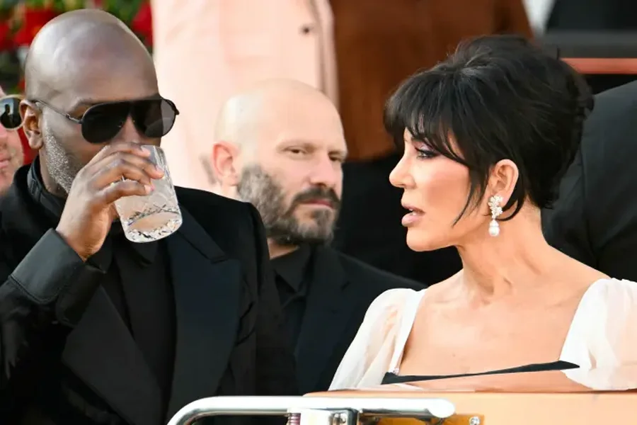 Drama mes çiftit, lexuesja e buzëve zbulon tensionin mes Kris Jenner